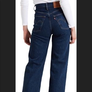 BRAND NEW Levi’s Ribcage Jeans